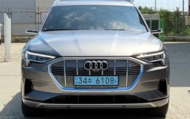 수원수입중고차직거래사이트 e-트론 55 콰트로 매물 사진 1 - 2023/09 25,187km