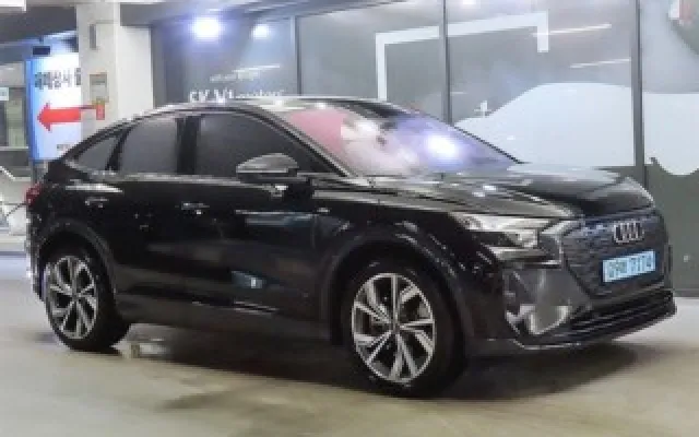 수원수입중고차직거래사이트 Q4 e-트론 40 스포트백 프리미엄 매물 사진 7 - 2024/07 19,501km